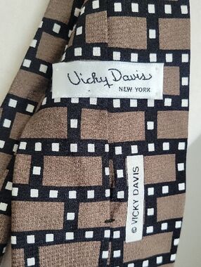 Vintage Vicky Davis New York Geometric Pattern Silk Tie in Brown and Black